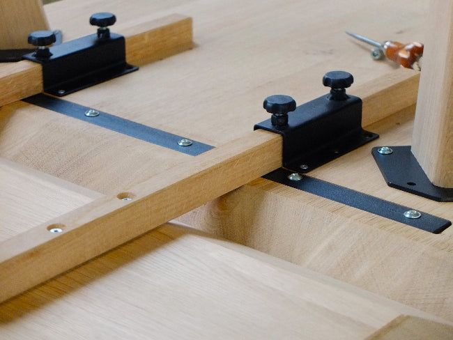 Massivholz Esstisch Eiche mit Ansteckplatte – langlebig, robust und flexibel nutzbar