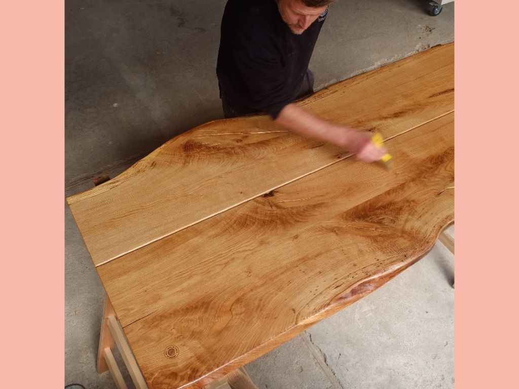 massivholztisch aus einem stamm vom schreiner nach maß