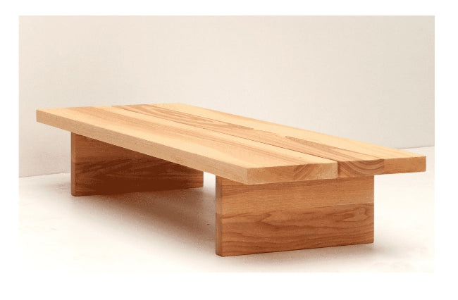 Couchtisch im Japandi Style aus Holz – minimalistisch und naturverbunden.
