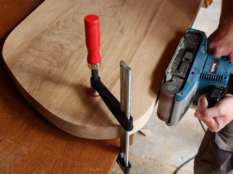 Holz-Couchtisch im Designerstil – skulptural, zeitlos und ein echter Blickfang