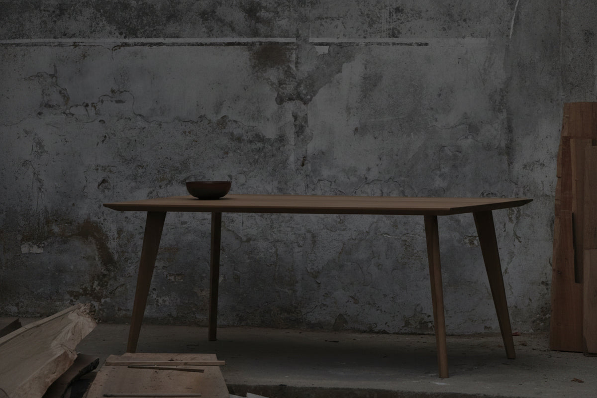 Massivholztisch aus Eiche mit Schweizer Kante 200x100cm zeitlos – moderner Echtholztisch in klarer Optik