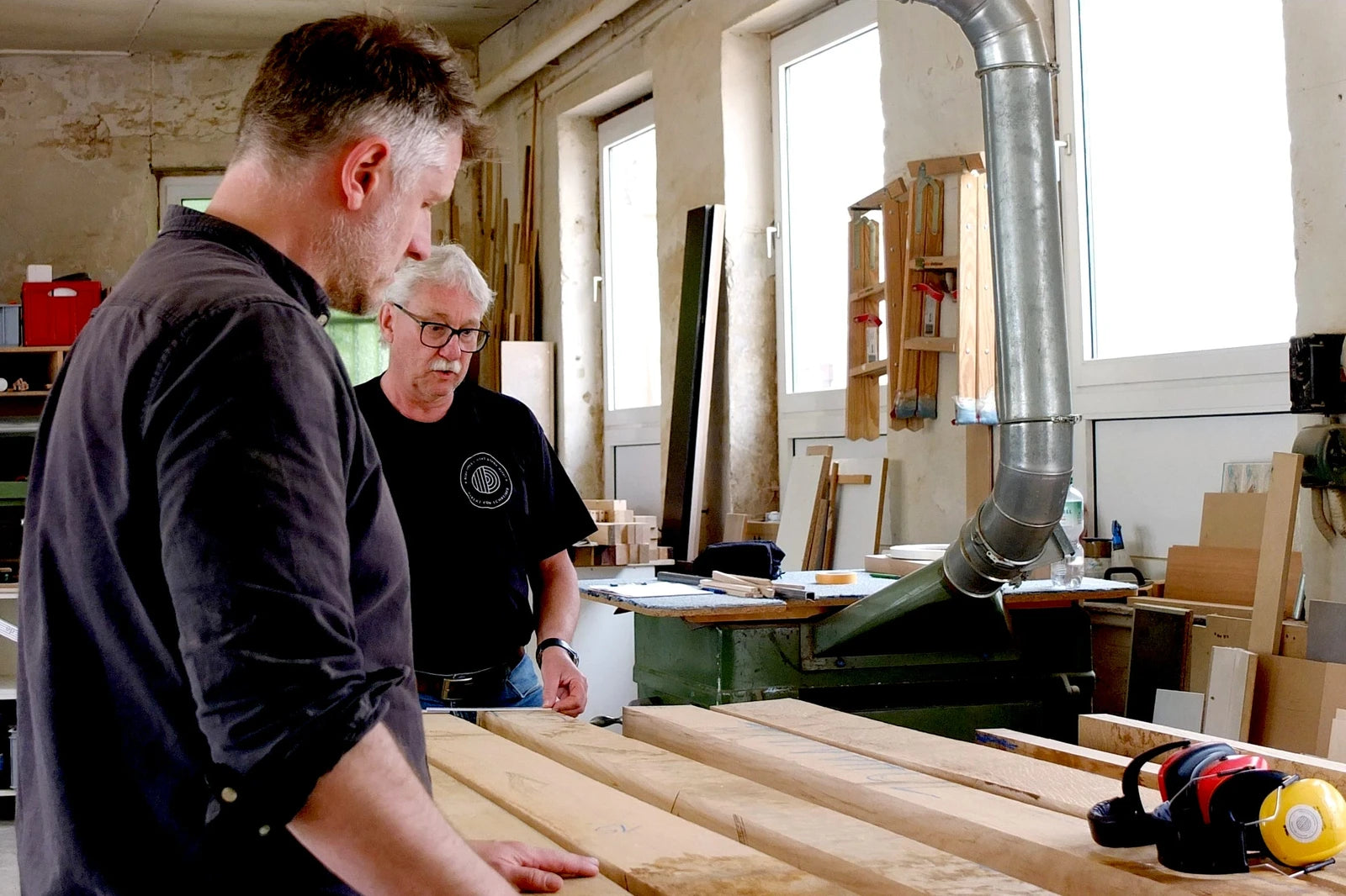 esstisch mit runden ecken und schublade eiche massiv