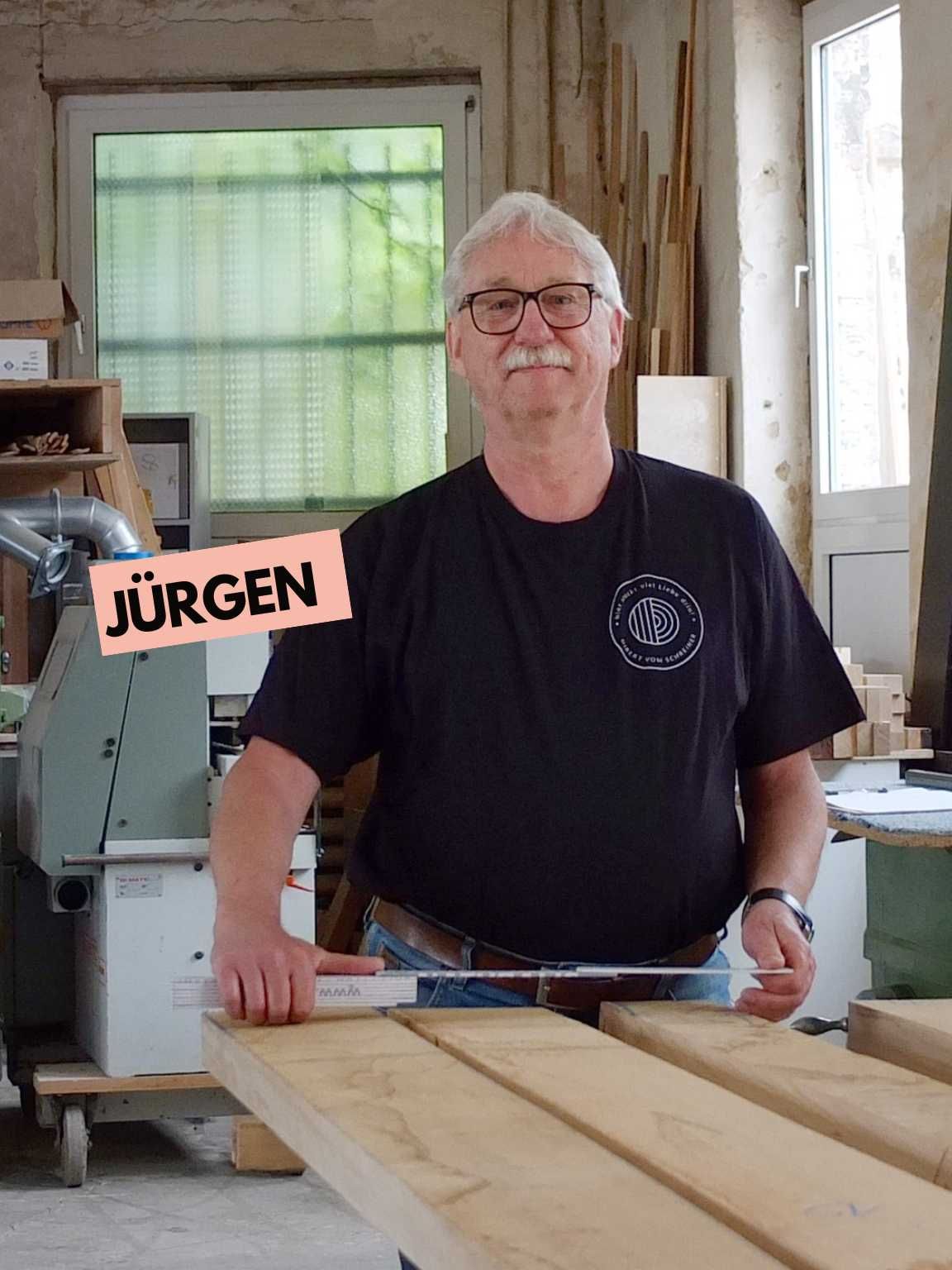 Designtisch aus Holz handgefertigt vom Schreiner – modern & zeitlos