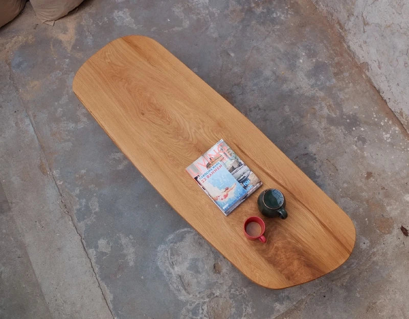 Skulpturaler Couchtisch aus Massivholz – organisch geformt und einzigartig im Design