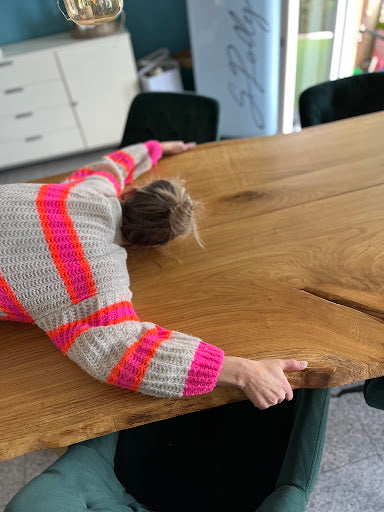 Esstisch vom Schreiner – Designertisch aus Echtholz, ideal für dein Esszimmer oder Wohnzimmer.