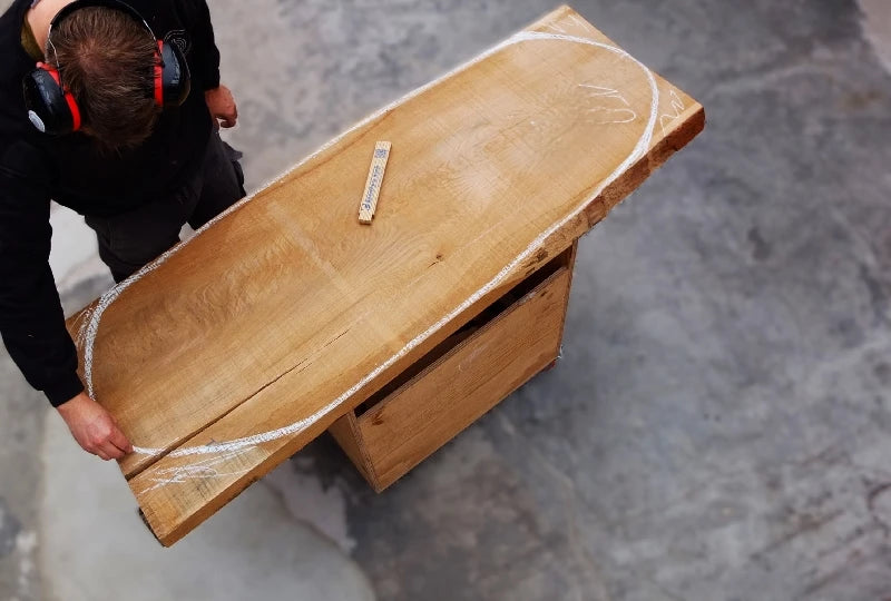 Handgefertigter Tisch vom Tischler aus hochwertigem Massivholz nach Maß gefertigt