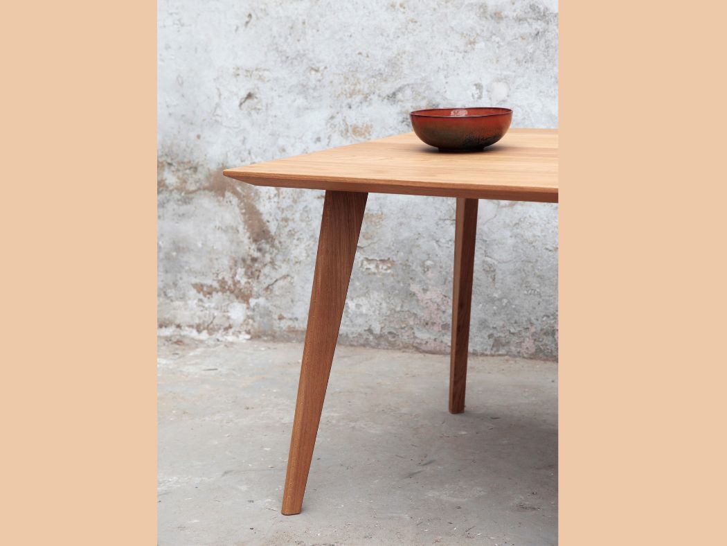 Massivholztisch 200x100 cm mit Schweizer Kante – handgefertigter Echtholztisch mit feiner Designerkante