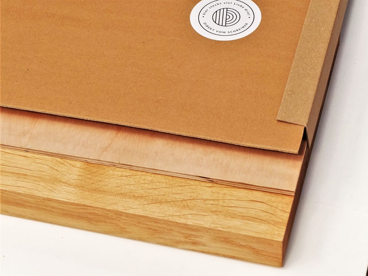 Direkt vom Schreiner Massivholztisch nach Maß in Nussbaum – eleganter Echtholztisch für dein Zuhause