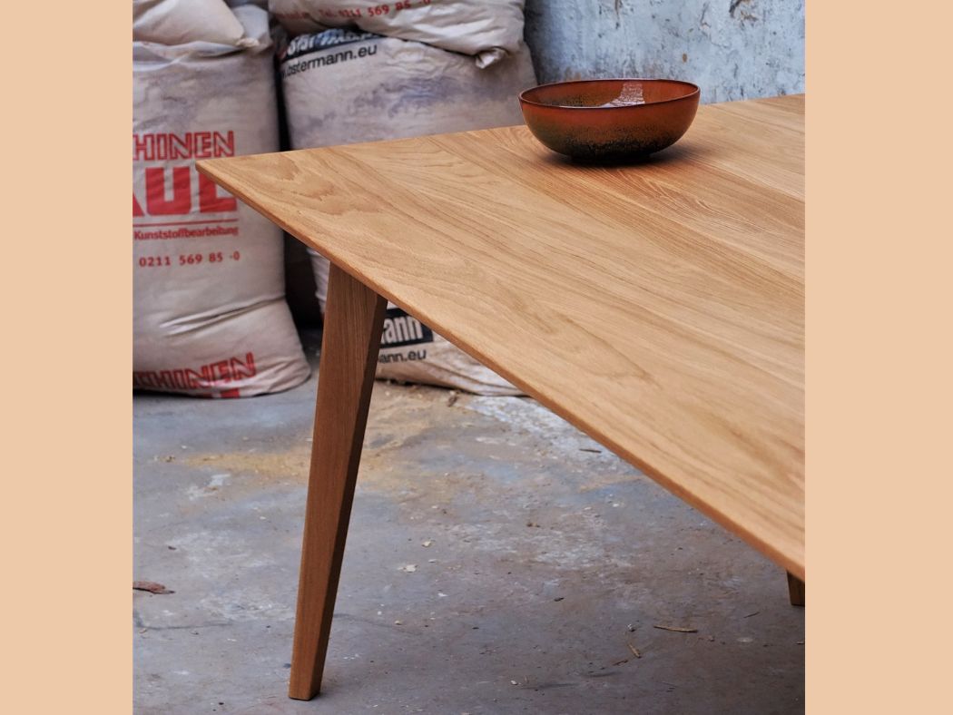 Großer Massivholztisch 220x100 cm mit Schweizer Kante – robuster Echtholztisch mit filigraner Designerkante