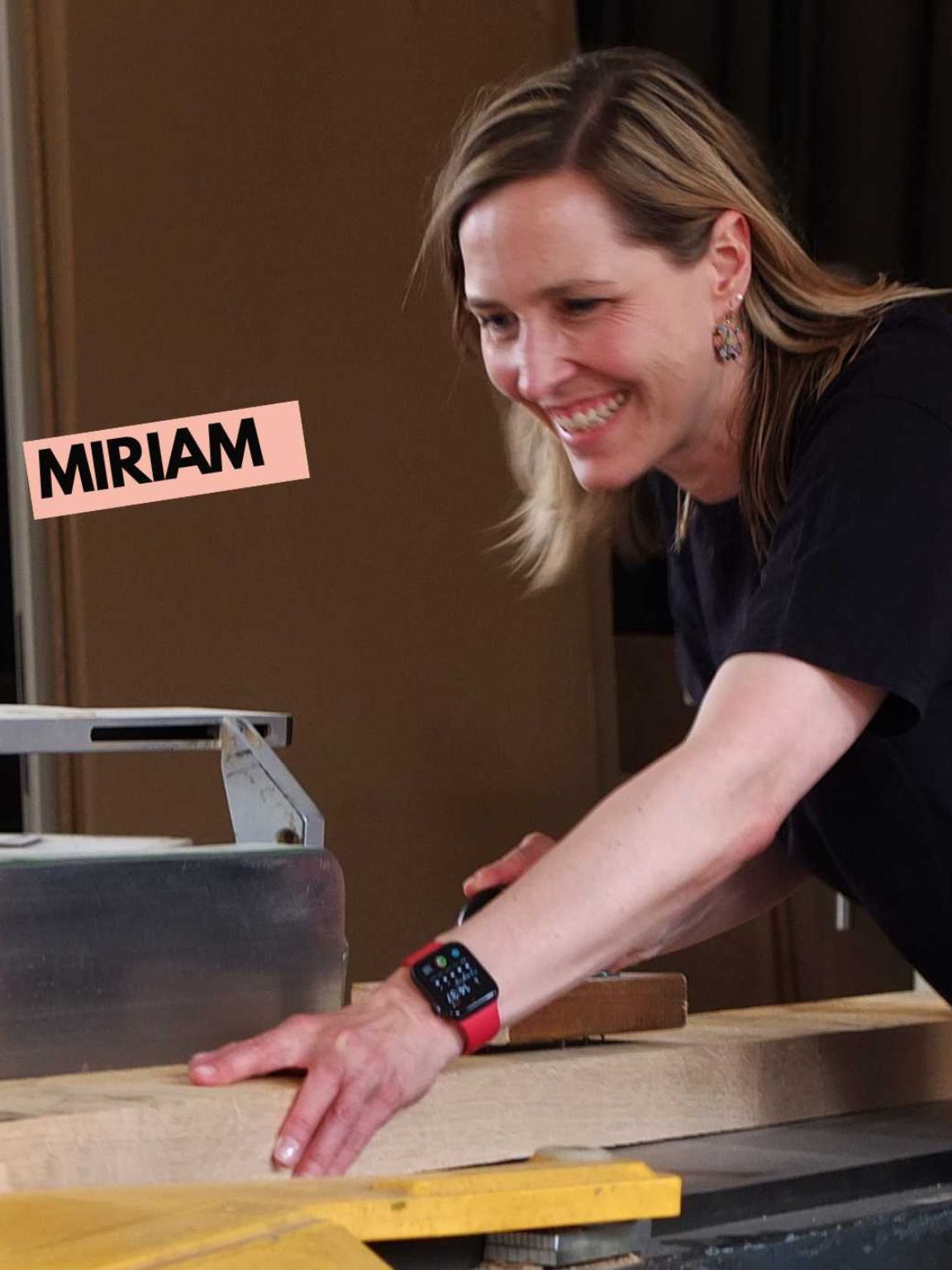 Moderner Designtisch aus Eiche massiv – hochwertige Holzverarbeitung