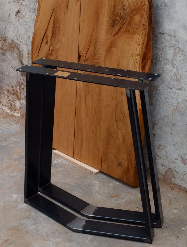 Wabi-Sabi Esstisch inspiriert von Mira Nakashima – Eiche mit Naturkante