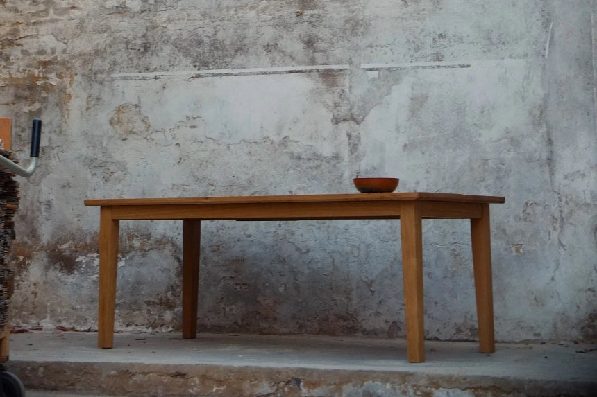 Moderner Esstisch aus massiver Eiche, 200 x 100 cm – minimalistisch geölt Ausstrahlung.

