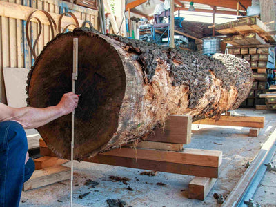 Esstisch vom Schreiner – Echtholztisch vom Tischler, handgefertigter Massivholztisch aus ökologischen Materialien.